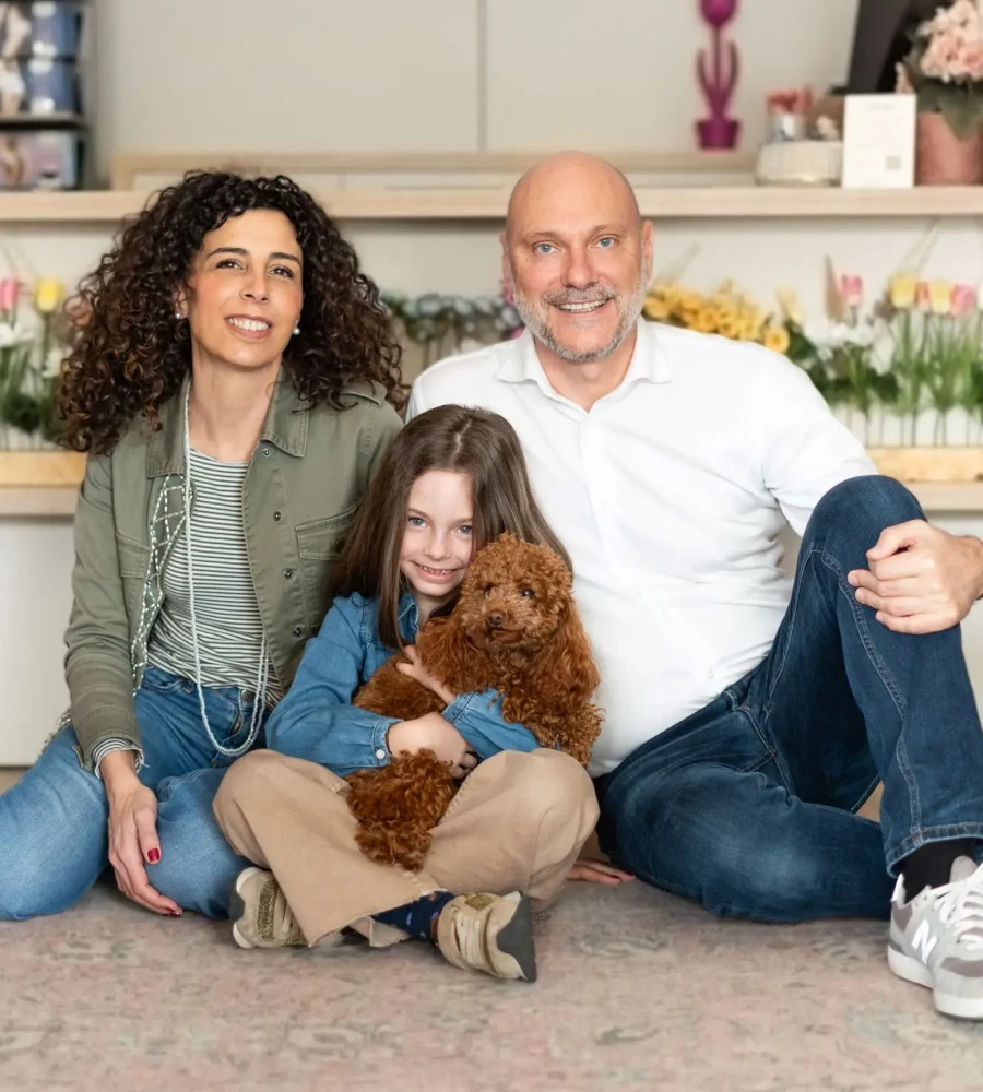 La foto rappresenta la famiglia di girocollo intimo e moda, silvia, antonio, carlotta e pesca